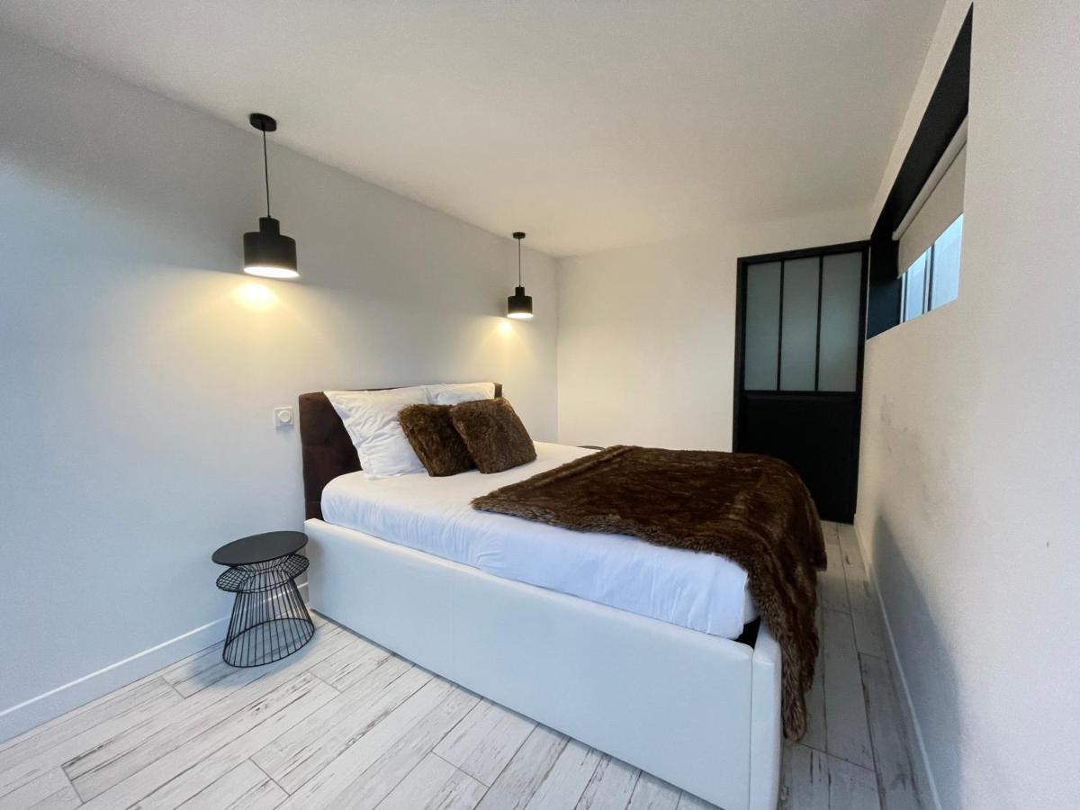 Loft Red Lights Apartment แซงต์-ซีเปรียง ภายนอก รูปภาพ