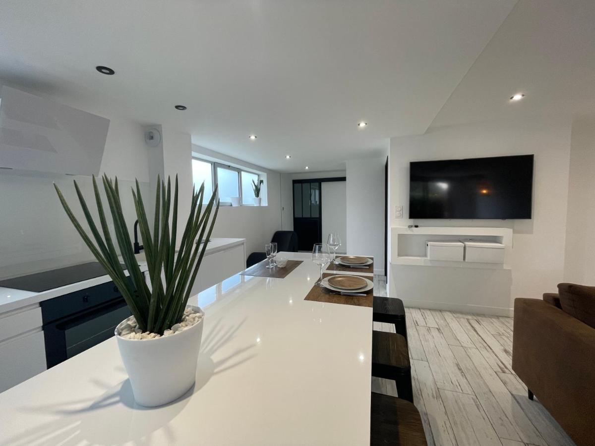 Loft Red Lights Apartment แซงต์-ซีเปรียง ภายนอก รูปภาพ